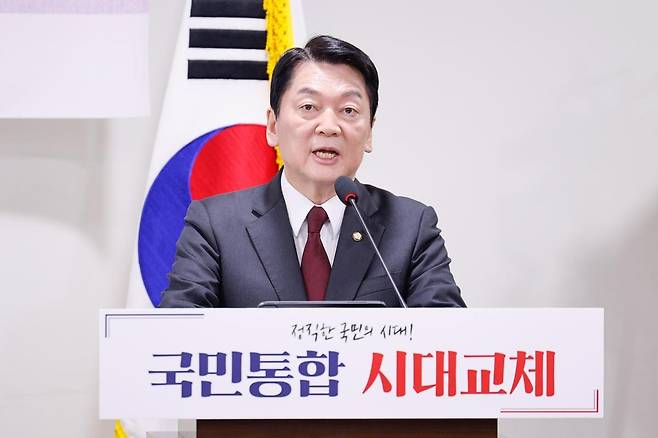 국민의힘 대권주자인 안철수 의원이 13일 서울 여의도 국회의원회관에서 21대 대통령 선거 공약을 발표하고 있다. 2025.4.13.뉴스1