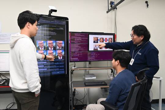 한국전자통신연구원(ETRI)은 실제 사람처럼 자연스럽게 말하는 '초실사 AI 아바타 생성기술'을 개발했다. ETRI 제공
