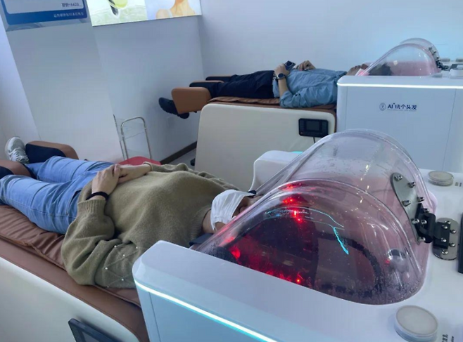 중국에 등장한 AI 샴푸전문점. 사진=광저우일보 캡처