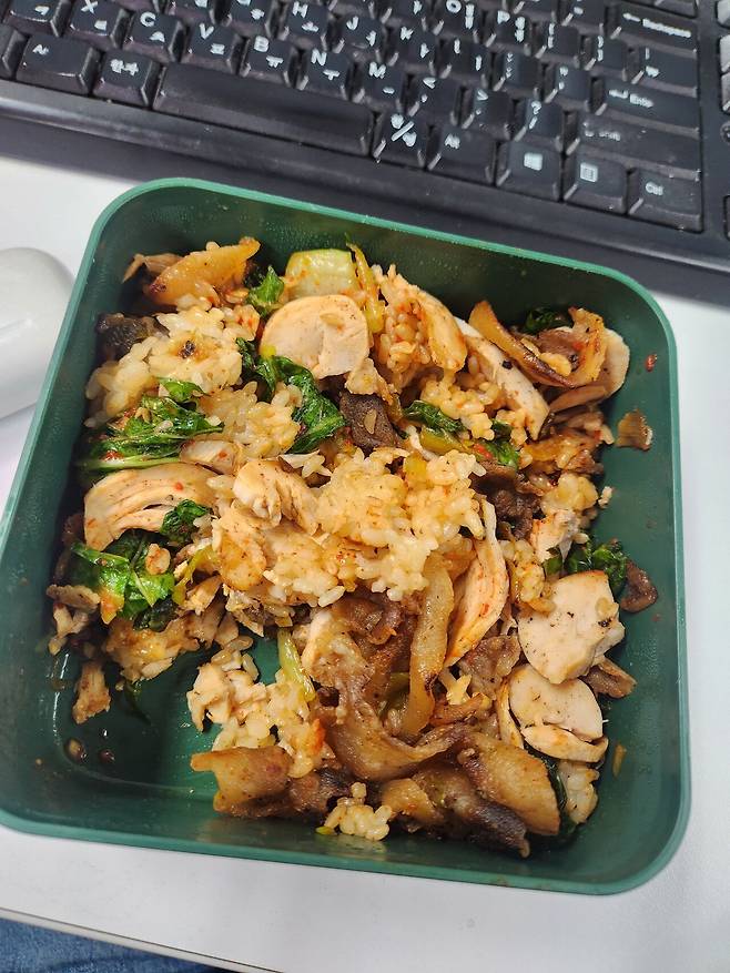 20250415_115956.jpg 도시락 먹어요 (봄동겉절이+닭가슴살)