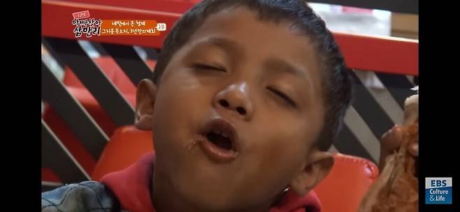 img/23/07/12/1894986285d3d2208.jpg 아빠 찾아 한국 온 네팔 잼민이들이 먹은 한국 음식 ㄷㄷㄷ...JPG 아빠 찾아 한국 온 네팔 잼민이들이 먹은 한국 음식 ㄷㄷㄷ...JPG