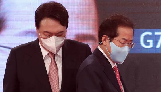 2021년 11월 5일 당시 국민의힘 윤석열, 홍준표 대선 경선 후보가 서울 용산구 백범김구기념관에서 열린 대선 2차 전당대회에서 참석한 모습. 국회사진기자단