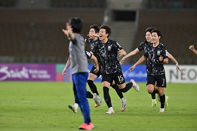 승부차기 끝에 17세 이하 아시안컵 4강에 오른 한국. [사진 KFA]