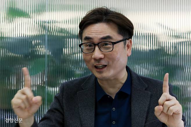 박세익 체슬리투자자문 대표가 지난 10일 서울 여의도 사무실에서 경향신문과 인터뷰하고 있다. 그는 “상법 개정은 소액주주뿐 아니라 대주주에게도 좋은 일”이라며 “기업 가치를 높이고 주식 시장 신뢰를 회복시켜 주가를 상승시킬 것”이라고 말했다. 서성일 선임기자