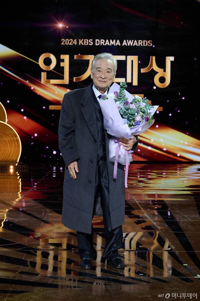 배우 이순재가 15일 서울 여의도 KBS 별관 공개홀에서 열린 '제27회 한국PD대상 시상식' 수상자였지만 시상식에 불참했다. /사진=김창현 chmt@