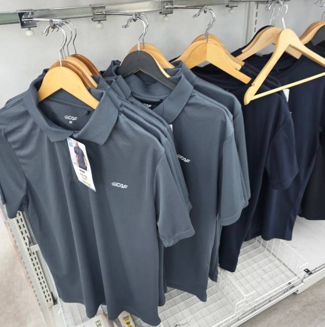 다이소에서 판매 중인 르까프의 메쉬 반팔 티셔츠 [온라인 커뮤니티 갈무리]