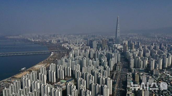 [서울=뉴시스] 김명년 기자 = 지난달 23일 오전 서울 송파구 아파트 단지. 2025.03.23. kmn@newsis.com