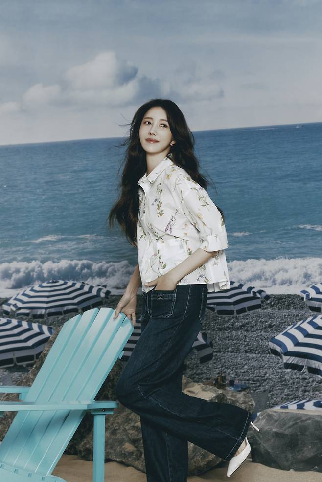 올리비아로렌 2025 이지아 여름 화보