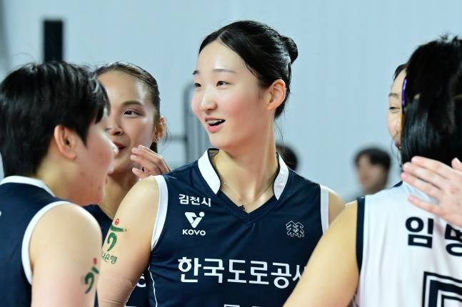한국도로공사 김세빈(가운데). /사진=한국배구연맹 제공