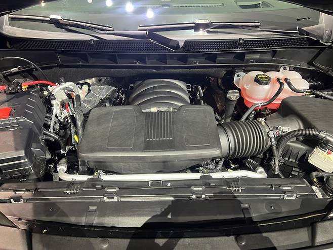 '에스컬레이드 엔진룸' 사진=이상진