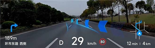 현대모비스가 자체 개발한 70인치 증강현실 헤드업 디스플레이로 2억 달러 수주 목표 계획을 세웠다. 사진=현대모비스