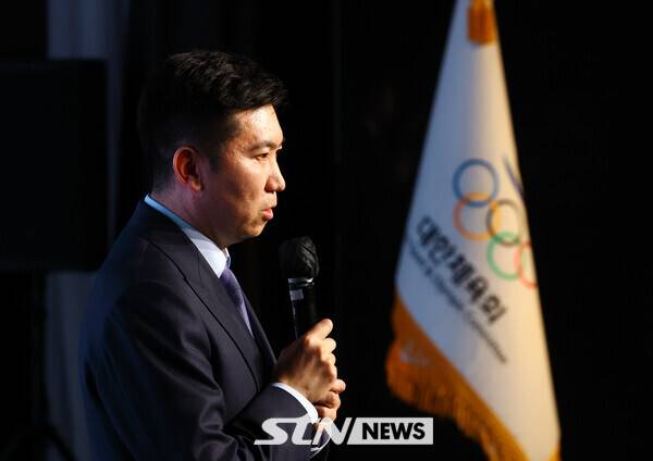 유승민 신임 대한체육회장이 27일 오후 서울 용산구 그랜드 하얏트 서울에서 열린 제42대 대한체육회장 취임식에서 취임사를 하고 있다. 사진┃뉴시스