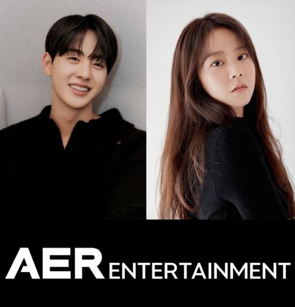 배우 김현진(왼쪽)과 한승연이 새 소속사 아에르엔터테인먼트와 전속계약을 체결하고 활발한 활동을 예고했다. /아에르엔터테인먼트