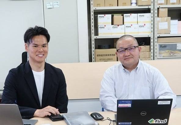 일본 게이오전철 철도영업부 우스이 히사시(오른쪽)씨와 인공지능 스타트업 '파인드(find)'의 와다 류(和田龍) 최고운영책임자(COO)/닛케이BP