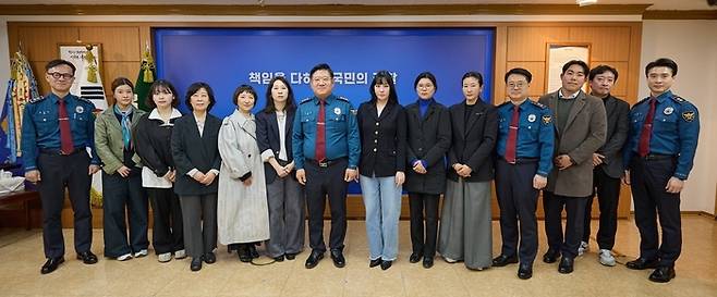 국민대 의상디자인학과 연구팀이 창경 80주년 기념 경찰복제 개선 연구를 착수한다.(사진=국민대)