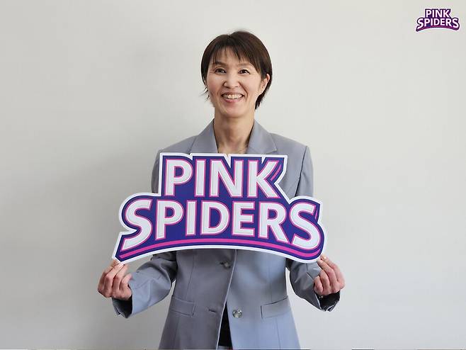 흥국생명 요시하라 토모코 신임 감독(일본) . 흥국생명 제공