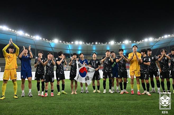 타지키스탄을 꺾고 U-17 아시안컵 4강에 오른 한국 대표팀. 사진=KFA