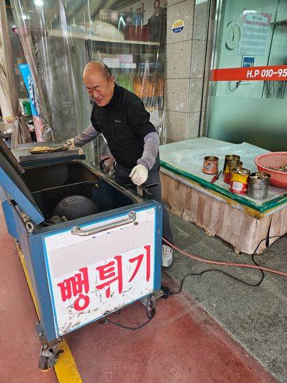 과거 박근혜 전 대통령 지역구였던 대구 달성군 화원읍 화원시장에서 만난 박문식(69)씨는 ″그나마 김문수 전 장관이 이번 경선에서 승리할 가능성이 있어 보인다″며 ″보수의 품격을 지키는 안정감 있는 후보″라고 말했다. 김규태 기자