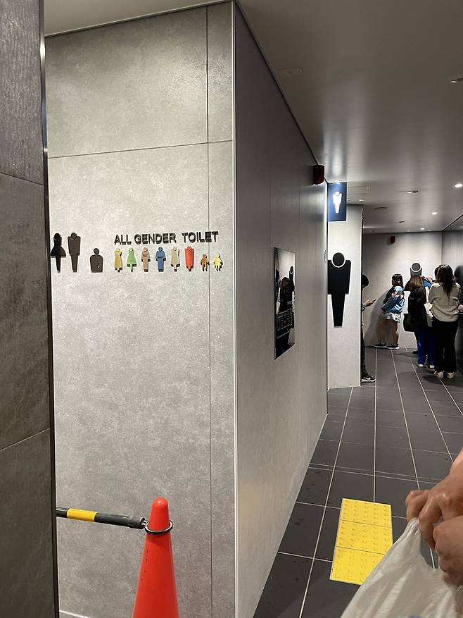 이번 오사카 엑스포에 설치된 올젠더 화장실의 모습. [X캡처]