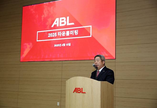 시예저치앙 ABL생명 사장이 지난 15일 서울 여의도 ABL생명 본사에서 열린 2025년 상반기 타운홀미팅에서 연설을 하고 있다. [ABL생명 제공]
