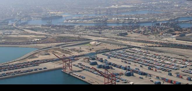 중국 수출품이 주로 반입되는 미국 로스엔젤레스(LA) 컨테이너항. (출처: 위키피디아) 2025.04.16. *재판매 및 DB 금지