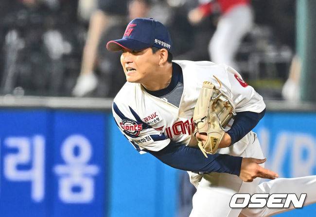 [OSEN=부산, 이석우 기자] 9일 부산 사직야구장에서 2025 신한 SOL 뱅크 KBO 리그 롯데 자이언츠와 KIA 타이거즈의 경기가 열렸다. 홈팀 롯데는 나균안이, 방문팀 KIA는 네일이 선발로 출전했다.롯데 자이언츠 박시영이 역투하고 있다. 2025.04.09 / foto0307@osen.co.kr