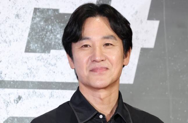 엄태웅이 성매매 논란으로 자숙 후 약 8년 만에 공식석상에 등장했다. 뉴스1