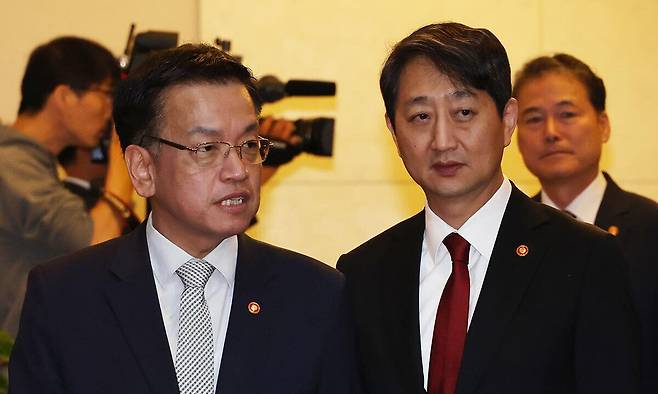 최상목 부총리 겸 기획재정부 장관과 안덕근 산업통상자원부 장관. 연합뉴스