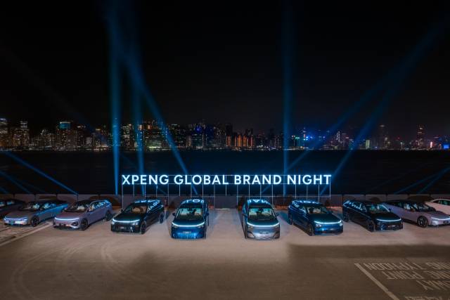 15일 중국 전기차 업체 샤오펑이 홍콩 카이탁 크루즈터미널에서 개최한 '글로벌 브랜드 나이트' 행사에 샤오펑의 차량이 전시돼 있다. 샤오펑 제공