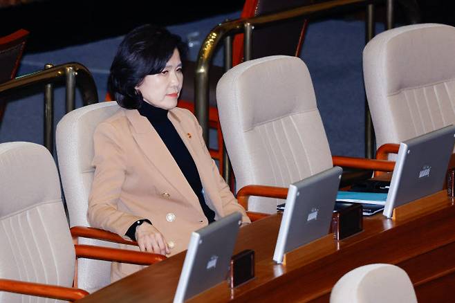 이진숙 방송통신위원장이 17일 오후 서울 여의도 국회에서 열린 제424회국회(임시회) 제5차 본회의에서 방송법 일부개정법률안 재의의 건 통과를 듣고 있다.(사진=연합뉴스)