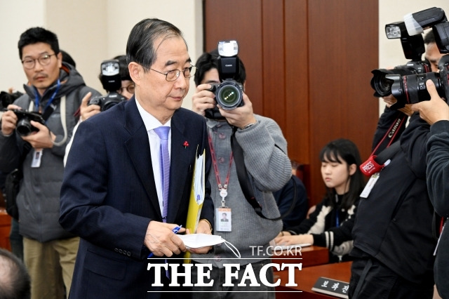 한 권한대행은 지난 14~16일 진행된 국회 대정부질문에 단 한 차례도 참석하지 않았다. 대신 영호남을 번갈아 방문하는 의미심장한 움직임을 보였다. /배정한 기자