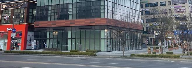 경기 남양주시 다산역 인근 건물. 이 건물 1층은 통째로 공실로 남아있다. 수분양자들이 분양금반환 소송을 진행 중인 것으로 알려졌다. / 사진 = 정해용 기자