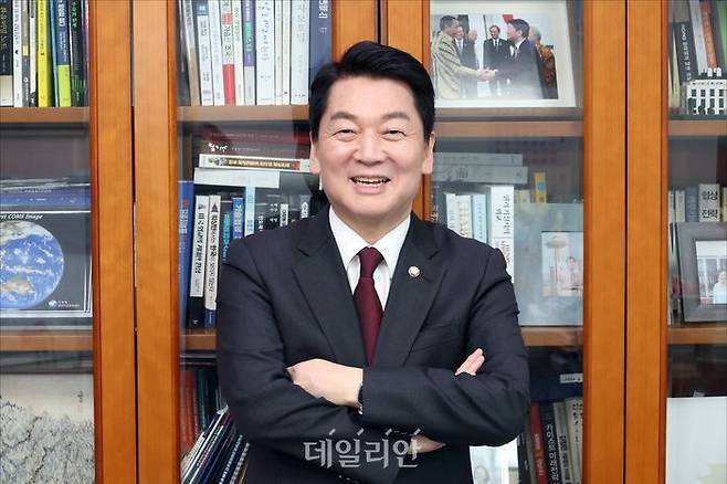 21대 대선 국민의힘 안철수 예비후보가 16일 오후 의원회관에서 데일리안과 인터뷰를 하고 있다. ⓒ데일리안 홍금표 기자