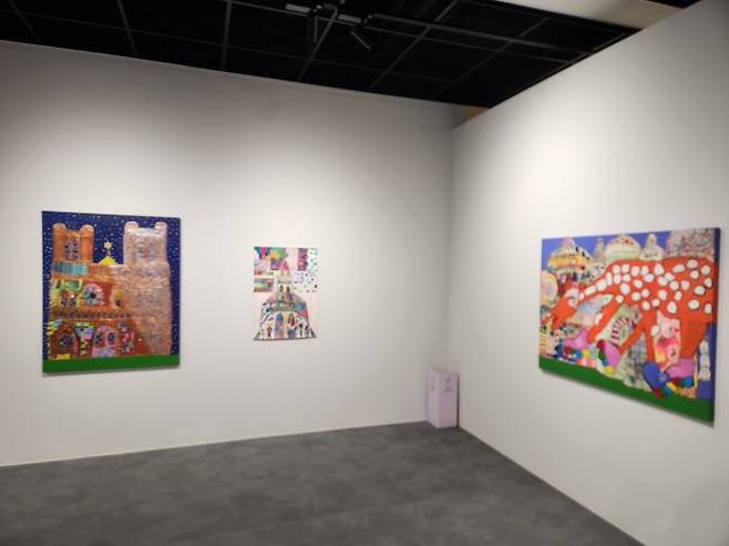 발달장애를 가진 오승식 작가는 자신의 경험을 바탕으로 성당을 소재로 한 작품을 제작했다.