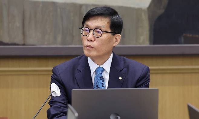 이창용 한국은행 총재가 17일 오전 서울 중구 한국은행에서 열린 금융통화위원회 통화정책방향 회의를 주재하고 있다. 정용일 선임기자 yongil@hani.co.kr