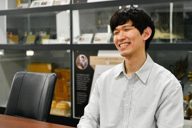 지난 11일 서울 성동구 한국기원에서 만난 이지현 9단은 최근 ‘제26기 맥심커피배 입신최강전’에서 세계 랭킹 1위인 신진서 9단을 꺾고 우승컵까지 차지한 소감을 묻는 질문에 “운이 좋았을 뿐이다”라며 “아직도 보완해야 될 부분이 너무 많다”라고 말했다. 남동균 인턴기자