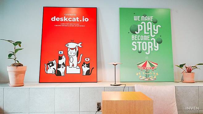 ▲ 커뮤니케이션팀이 직접 제작한 액자도 있습니다