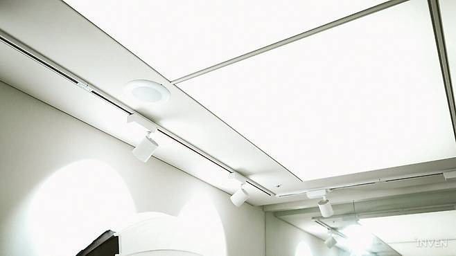 ▲ 조명의 밝기를 직접 조정할 수 있다고 합니다