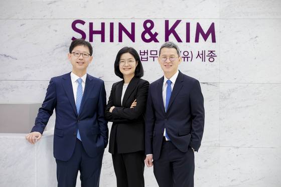 지난달 세종에 영입된 김세종, 권양희, 조찬영 변호사(왼쪽부터). [사진 법무법인 세종]