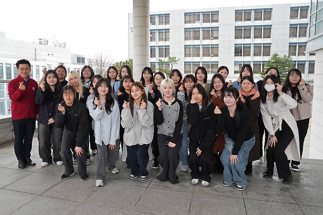 성신여대 융합보안공학과 이일구 지도교수와 CSE Lab 학생들