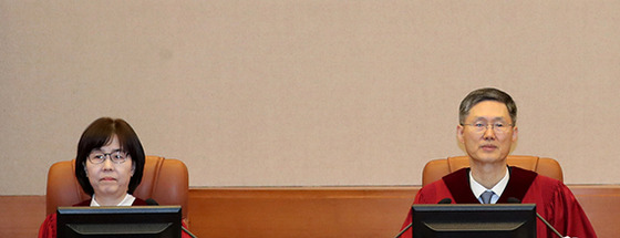 이미선(左), 문형배(右)