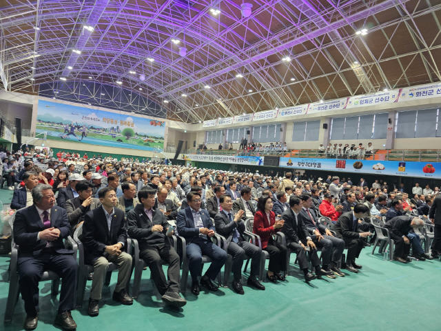 ▲ 제20회 강원도어르신생활체육대회가 16일 횡성실내체육관에서 개막했다.