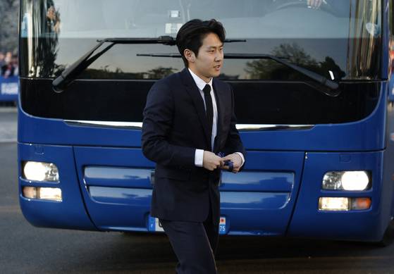 Paris Saint-Germain midfielder Lee Kang-in arrives at Parc des Princes in Paris ahead of the first leg of the Champions League quarterfinals against Aston Villa on April 9. [REUTERS/YONHAP]