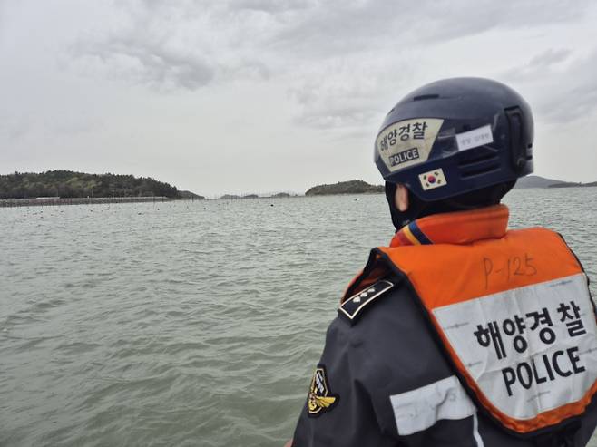 목포해경은 지난해 11월부터 선박의 항행에 지장을 주는 불법 김 양식시설 확산 차단을 위해 실시한 특별단속을 통해 어업인 18명을 적발했다. /목포해경