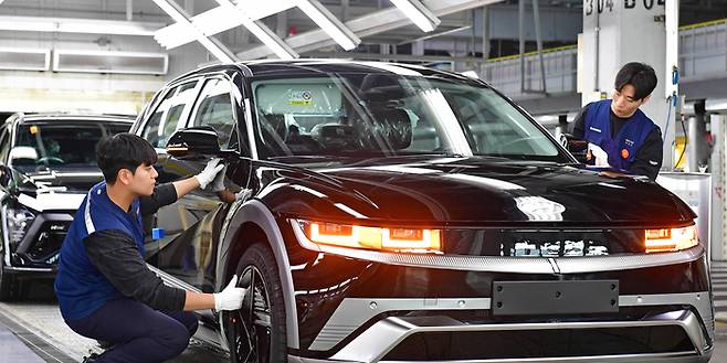 현대차 울산공장에서 생산중인 아이오닉 5. <현대자동차>