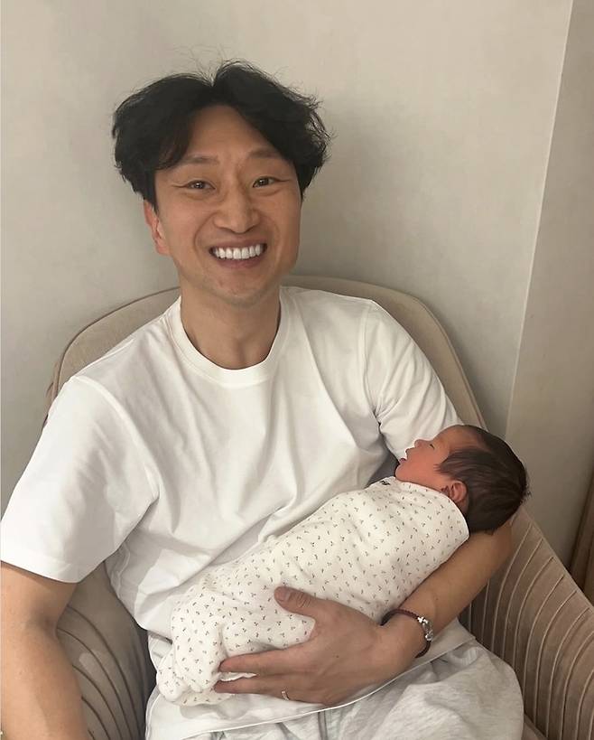 갓 태어난 아이의 이름이 ‘따봉’이라는 애칭으로 불리고 있는 만큼, 온 가족의 애정이 고스란히 전해졌다.사진=손담비 SNS