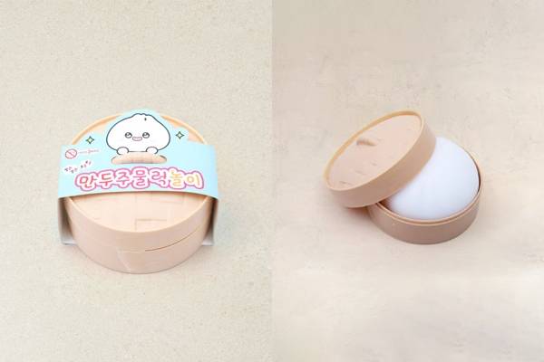 한 누리꾼이 어린이용 '주물럭 장난감'을 여성의 가슴과 촉감이 비슷하다며 구매를 추천했다. 사진은 온라인커뮤니티에서 화제가 된 '주물럭 장난감' 모습. /사진=생활용품 업체 홈페이지 캡처