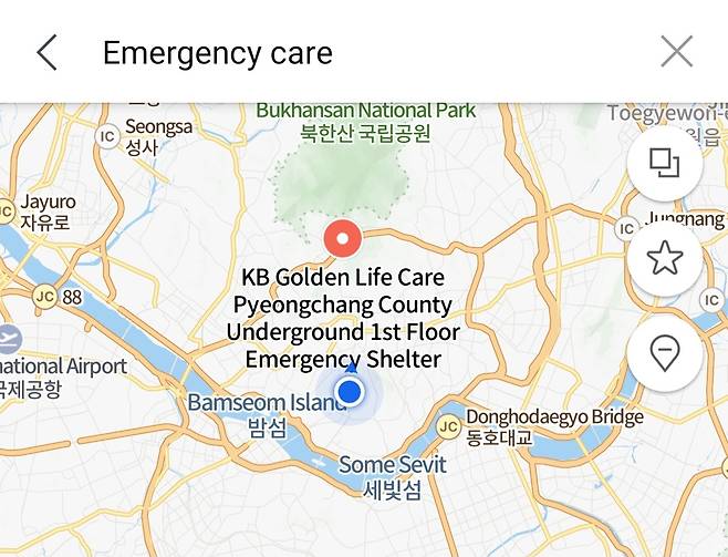 네이버 지도 영어 버전에서 ‘Emergency care(응급진료)’를 선택하자 주변 병원이 아닌 대피소를 안내하는 모습. [네이버 지도]