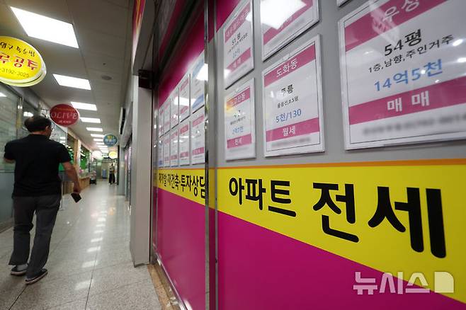 [서울=뉴시스] 김명년 기자 = 서울 아파트 전셋값이 3.3㎡당 2천400만원을 넘어섰다. 2024.08.07. kmn@newsis.com