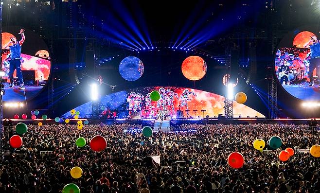 이날 공연은 일회용 페트 물병 사용을 금지하고, 관객들이 자전거를 움직이는 힘으로 전력을 생산하는 등 '친환경'에 초점을 맞춰 진행됐다. 라이브네이션코리아 제공